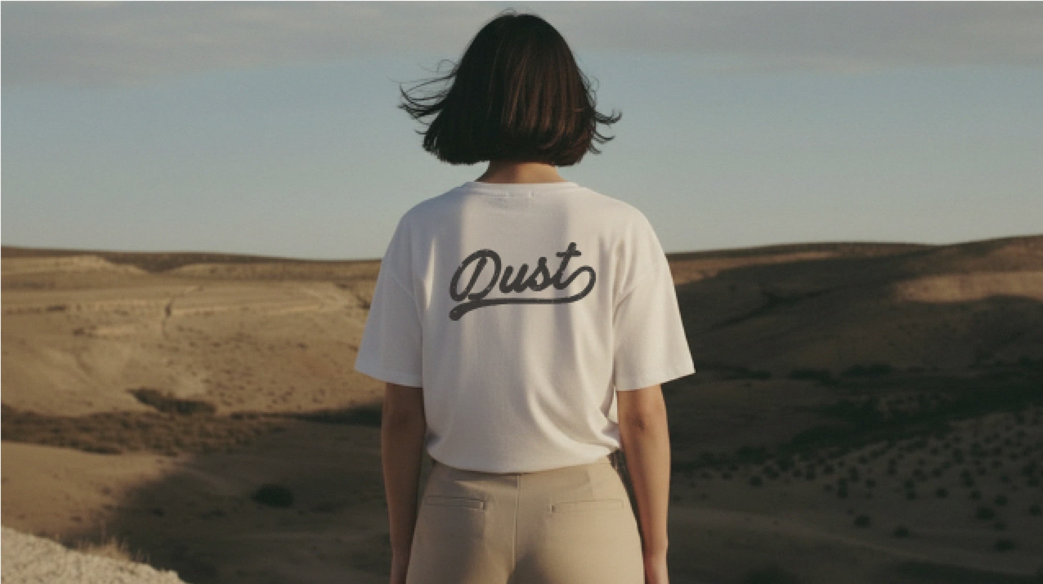 DUST SCRIPT TEE W